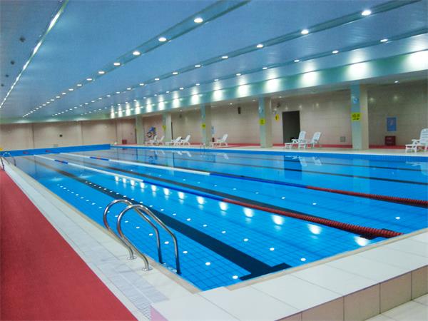 室内游泳馆水温及场馆湿度怎么节造好？
