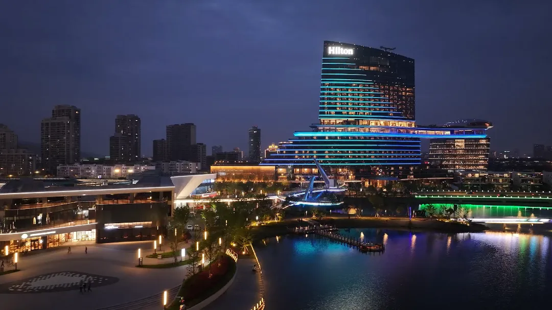 通明空中泳池